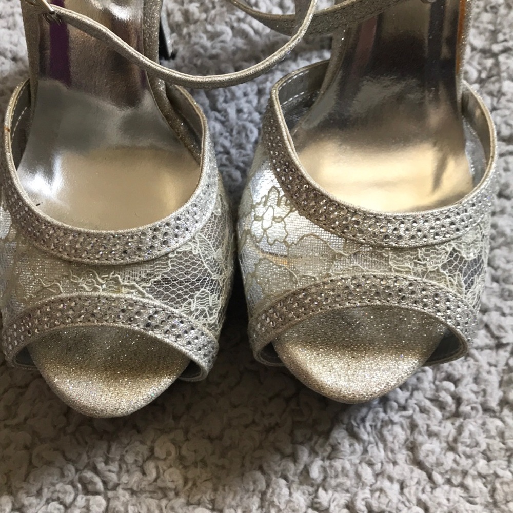 silver heels - Picture 2 of 2